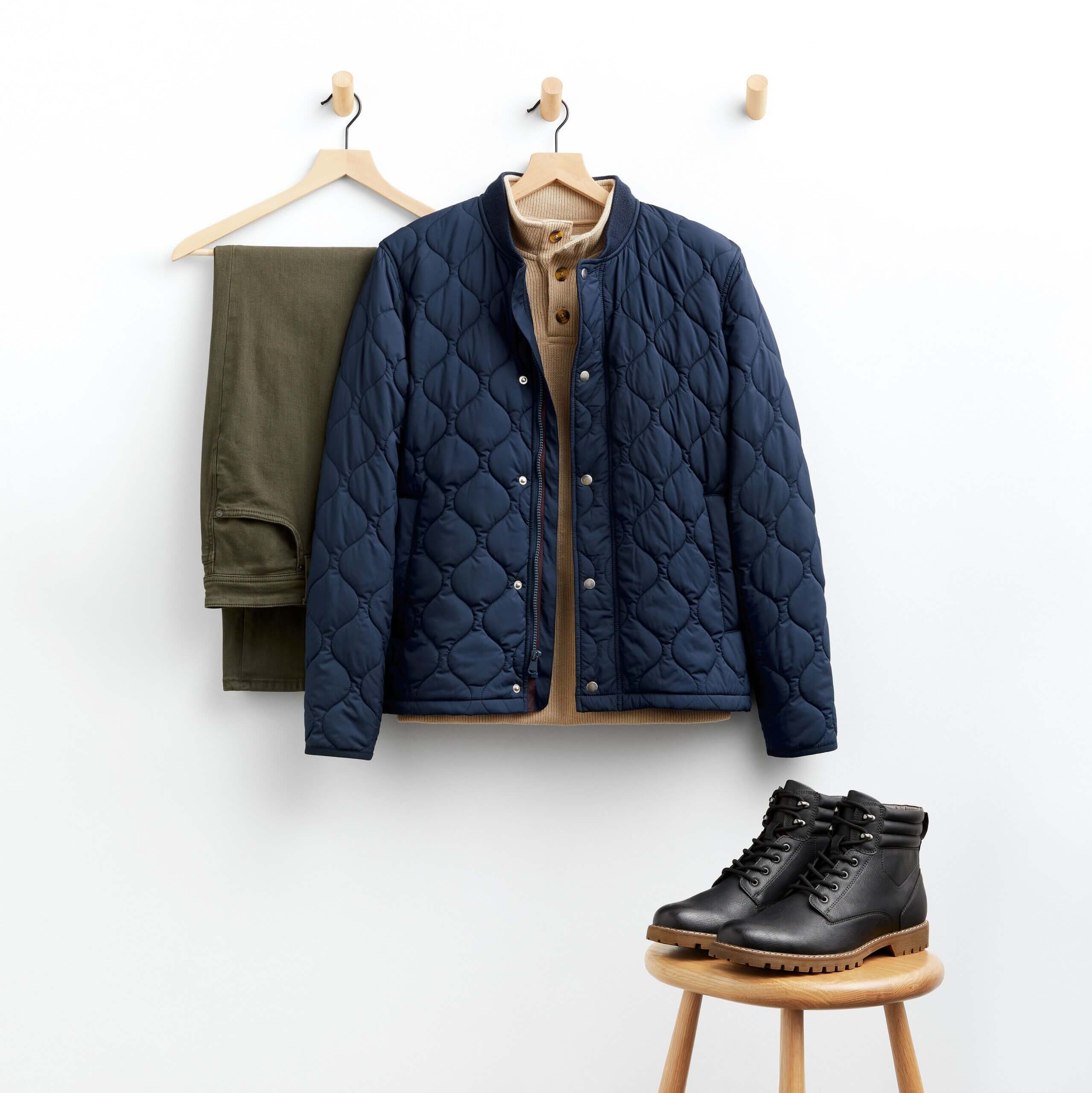 6 Outfits With a Black Quilted Vest + 6 Quilted Vest Options